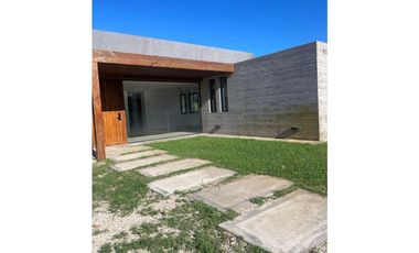 Casa a estrenar en Costa Esmeralda. Piscina. 4 dormitorios.Deportiva