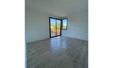 Casa a estrenar en Costa Esmeralda. Piscina. 4 dormitorios.Deportiva