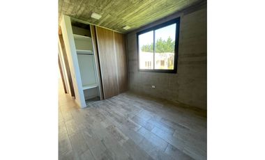 Casa a estrenar en Costa Esmeralda. Piscina. 4 dormitorios.Deportiva