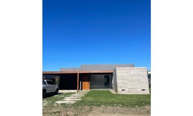 Casa a estrenar en Costa Esmeralda. Piscina. 4 dormitorios.Deportiva