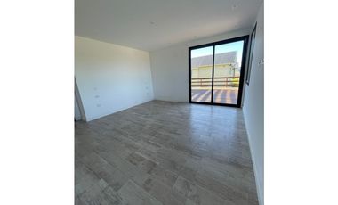 Casa a estrenar en Costa Esmeralda. Piscina. 4 dormitorios.Deportiva