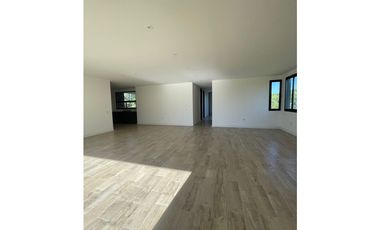 Casa a estrenar en Costa Esmeralda. Piscina. 4 dormitorios.Deportiva