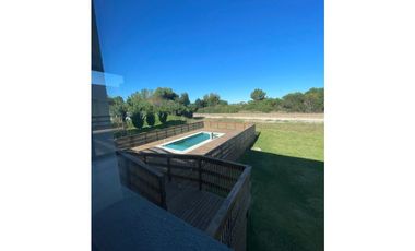 Casa a estrenar en Costa Esmeralda. Piscina. 4 dormitorios.Deportiva
