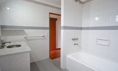 CASA VENTA 5 AMB CON PARQUE Y PARRILLA, QUILMES