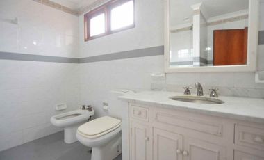 CASA VENTA 5 AMB CON PARQUE Y PARRILLA, QUILMES