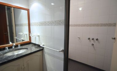 CASA VENTA 5 AMB CON PARQUE Y PARRILLA, QUILMES