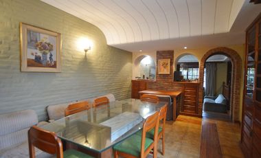 CASA VENTA 5 AMB CON PARQUE Y PARRILLA, QUILMES