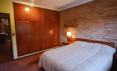 CASA VENTA 5 AMB CON PARQUE Y PARRILLA, QUILMES