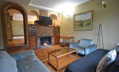 CASA VENTA 5 AMB CON PARQUE Y PARRILLA, QUILMES