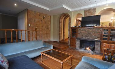 CASA VENTA 5 AMB CON PARQUE Y PARRILLA, QUILMES