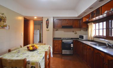 CASA VENTA 5 AMB CON PARQUE Y PARRILLA, QUILMES