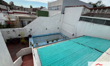 Casa en alquiler c/ cochera en Ramos Mejía