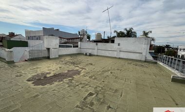 Casa en alquiler c/ cochera en Ramos Mejía