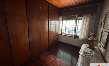 Casa en alquiler c/ cochera en Ramos Mejía