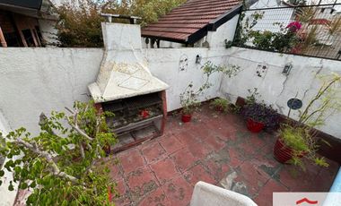 Casa en alquiler c/ cochera en Ramos Mejía