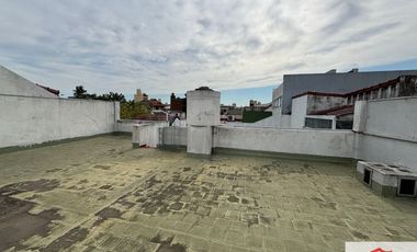 Casa en alquiler c/ cochera en Ramos Mejía