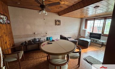 Casa en alquiler c/ cochera en Ramos Mejía