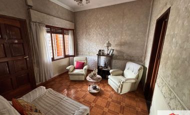 Casa en alquiler c/ cochera en Ramos Mejía