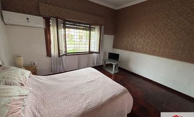 Casa en alquiler c/ cochera en Ramos Mejía