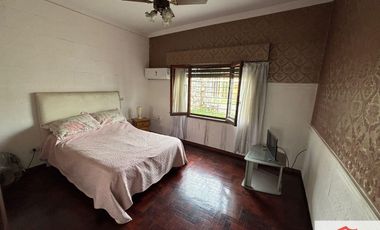 Casa en alquiler c/ cochera en Ramos Mejía