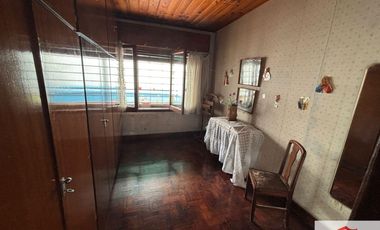 Casa en alquiler c/ cochera en Ramos Mejía