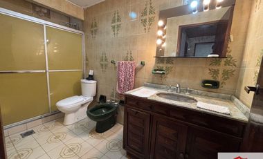 Casa en alquiler c/ cochera en Ramos Mejía