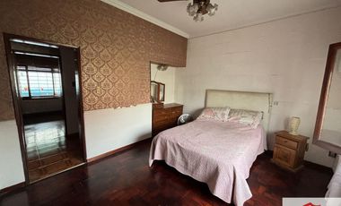 Casa en alquiler c/ cochera en Ramos Mejía