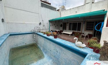 Casa en alquiler c/ cochera en Ramos Mejía