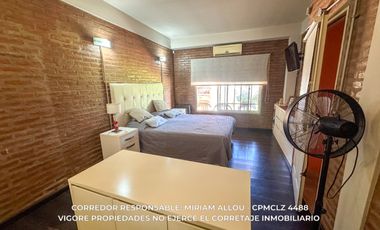 Casa 5 ambientes 181 m² en venta c/ cochera en Luis Guillón