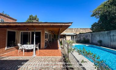 Casa 5 ambientes 181 m² en venta c/ cochera en Luis Guillón