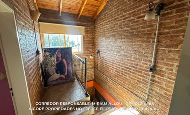 Casa 5 ambientes 181 m² en venta c/ cochera en Luis Guillón