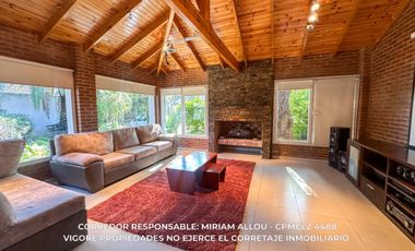 Casa 5 ambientes 181 m² en venta c/ cochera en Luis Guillón