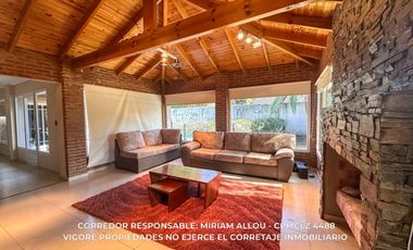 Casa 5 ambientes 181 m² en venta c/ cochera en Luis Guillón