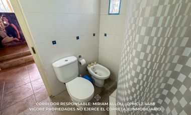 Casa 5 ambientes 181 m² en venta c/ cochera en Luis Guillón