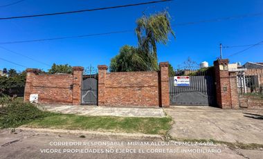 Casa 5 ambientes 181 m² en venta c/ cochera en Luis Guillón