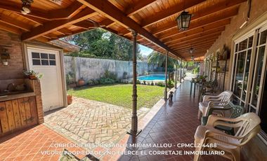 Casa 5 ambientes 181 m² en venta c/ cochera en Luis Guillón