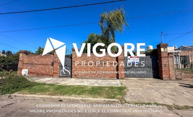 Casa 5 ambientes 181 m² en venta c/ cochera en Luis Guillón