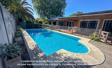 Casa 5 ambientes 181 m² en venta c/ cochera en Luis Guillón