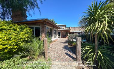 Casa 5 ambientes 181 m² en venta c/ cochera en Luis Guillón