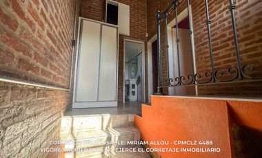 Casa 5 ambientes 181 m² en venta c/ cochera en Luis Guillón