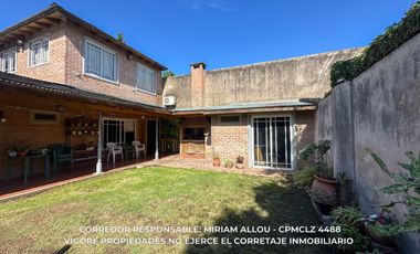 Casa 5 ambientes 181 m² en venta c/ cochera en Luis Guillón