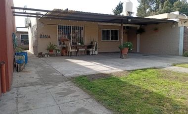 VENTA DE CASA 3 AMBIENTES EN PALOMAR