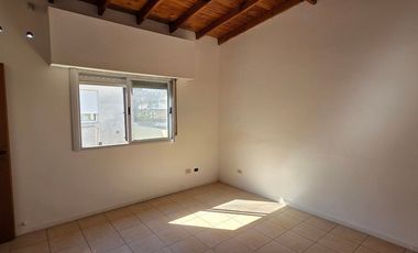 ALQUILER PH 3 AMBIENTES CON PATIO EN CIUDADELA