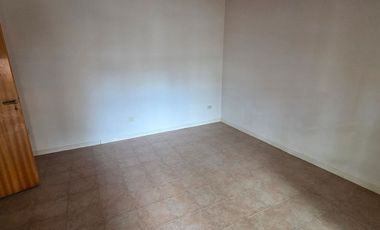 ALQUILER PH 3 AMBIENTES AL FRENTE EN CIUDADELA