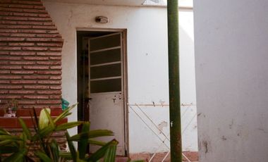 VENTA CASA 2 dormitorios - Barrio Norte.-