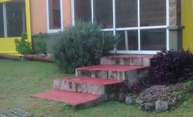 VENTA TRES CASAS CON PILETA  LA GRANJA CORDOBA