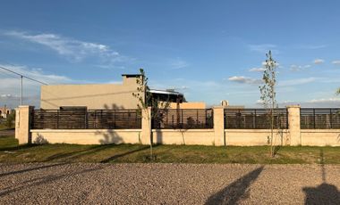 QUINCHO CON PILETA EN VENTA CANNING