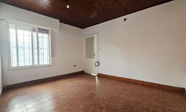 Venta PH 2 ambientes con patio, planta baja Munro