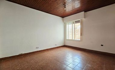 Venta PH 2 ambientes con patio, planta baja Munro