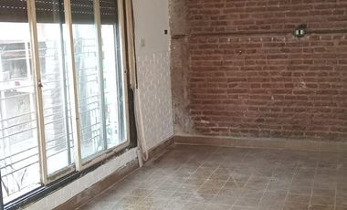 PH 2 amb. con cochera y patio.  Sin expensas.